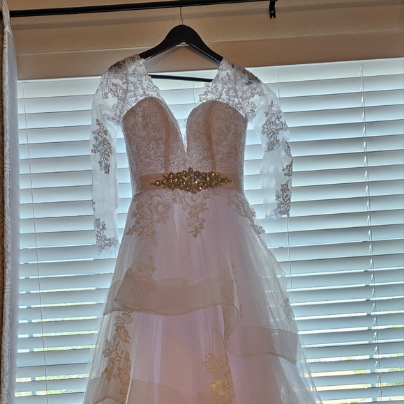 Wedding dress dealing price - Picture 6 of 7